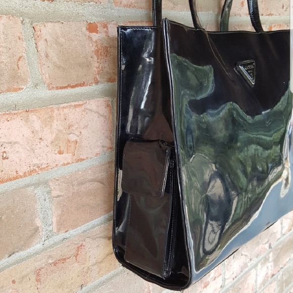 GUESS TOTE. - Picture 2 of 6